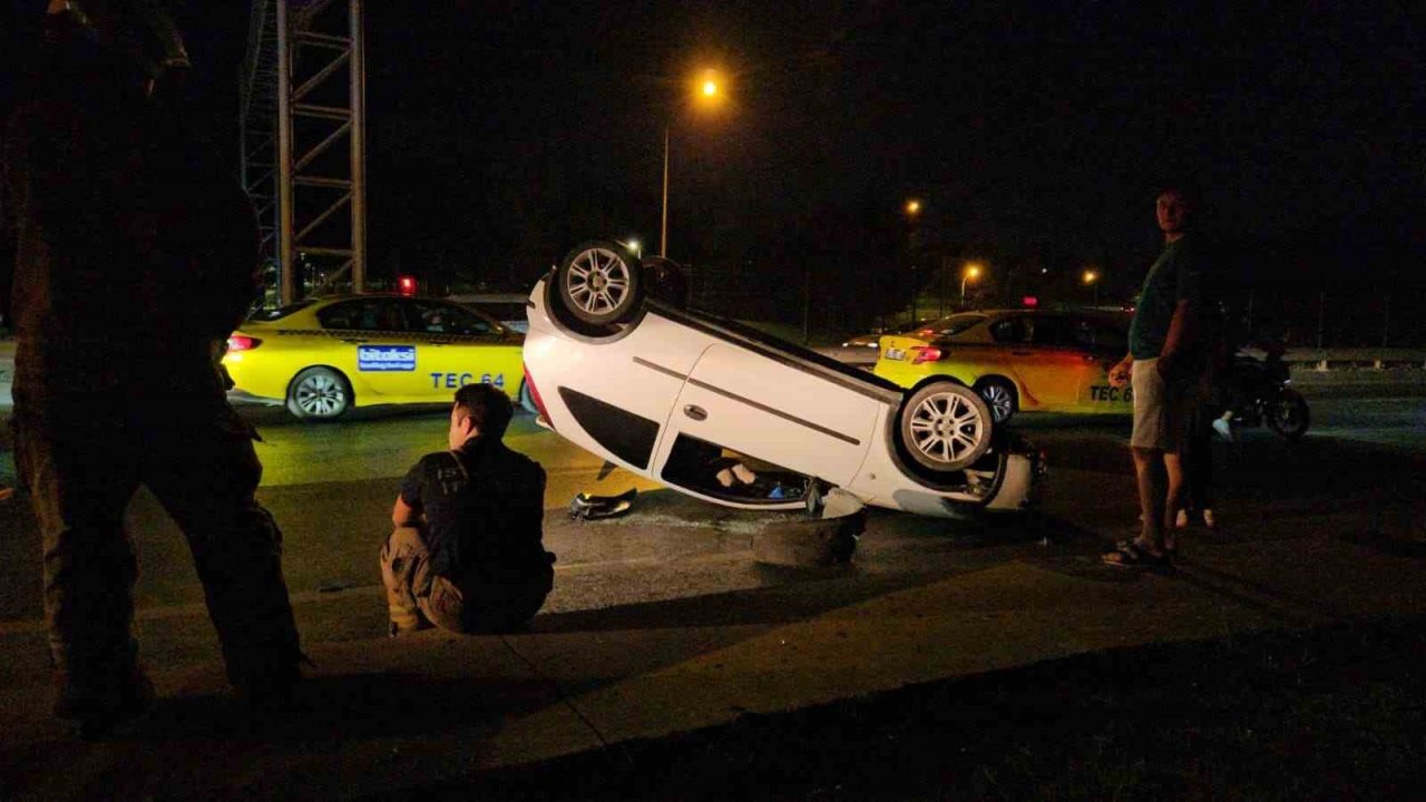 Şişli’de bir araç kaldırıma çarparak takla attı