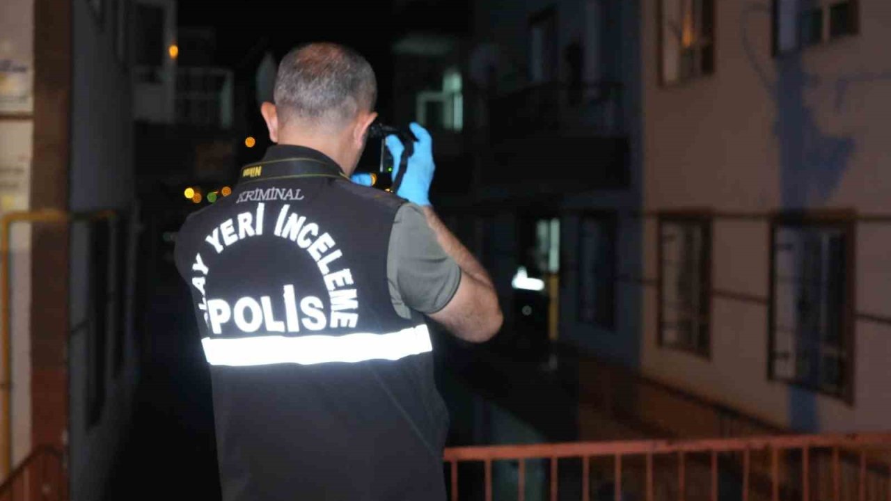 Alkollü gencin öfkesi kanlı bitti: Babasını darp edip kendini yaraladı