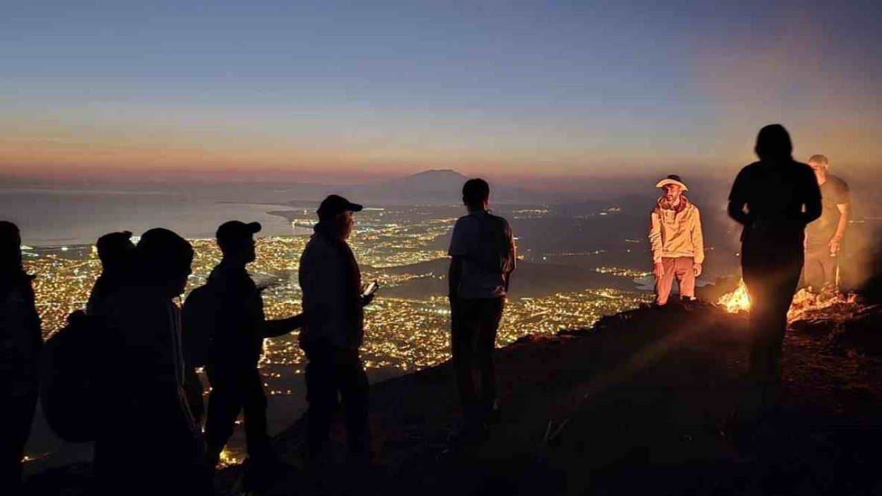 Van Gölü’ne dikkat çekmek için Erek Dağı’na tırmandılar