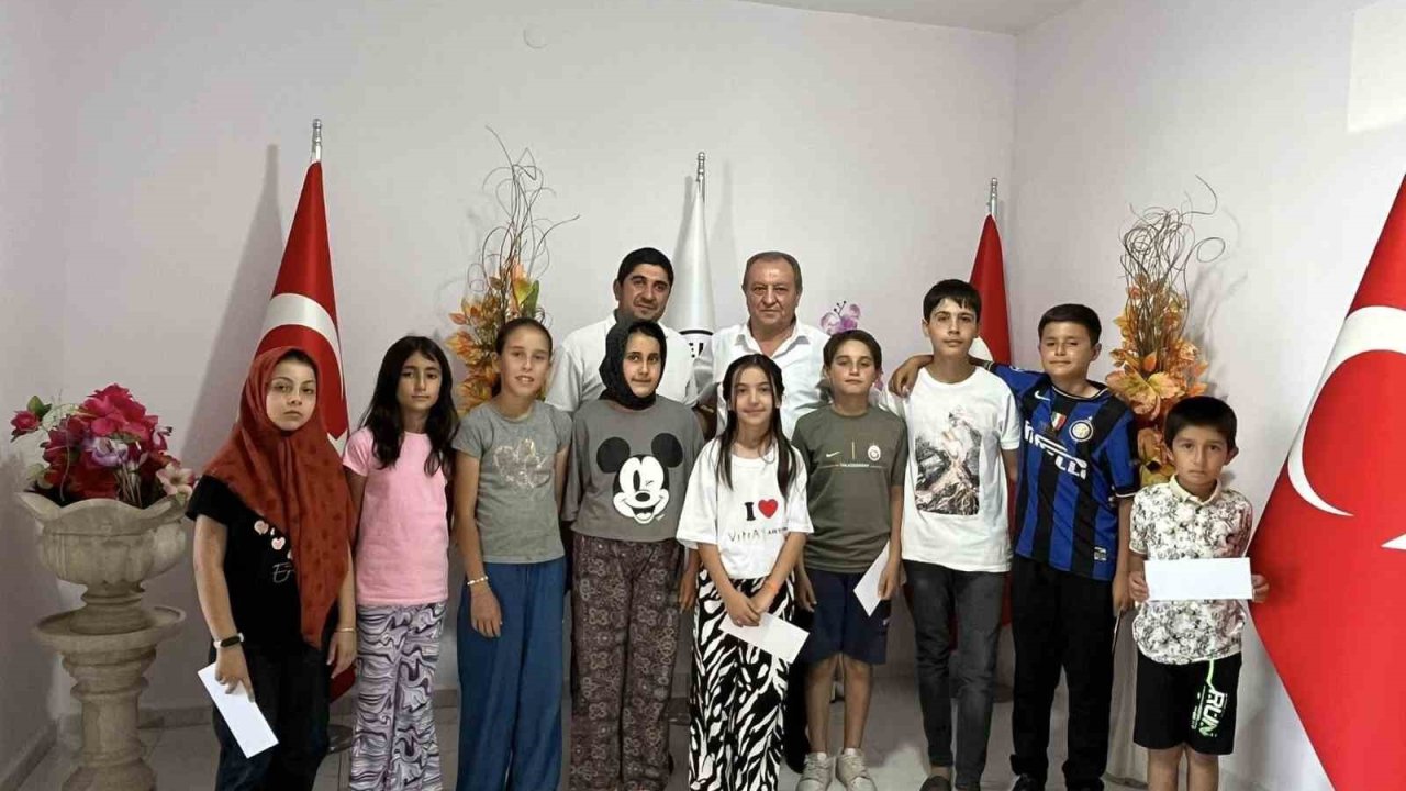 Gömü kasabasında Kur’an-ı Kerim’e geçen başarılı öğrencilere ödül verildi