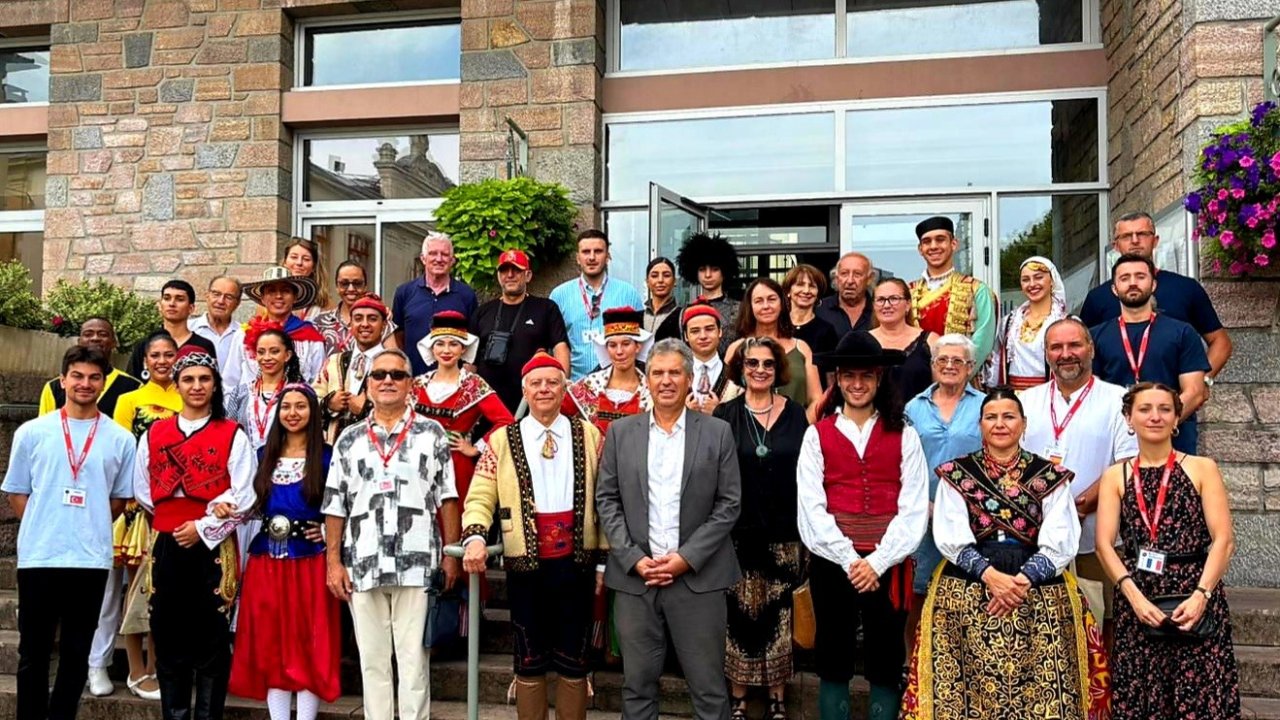 BUÜ halk oyunları topluluğundan ’En İyi Performans Yapan Grup’ başarısı