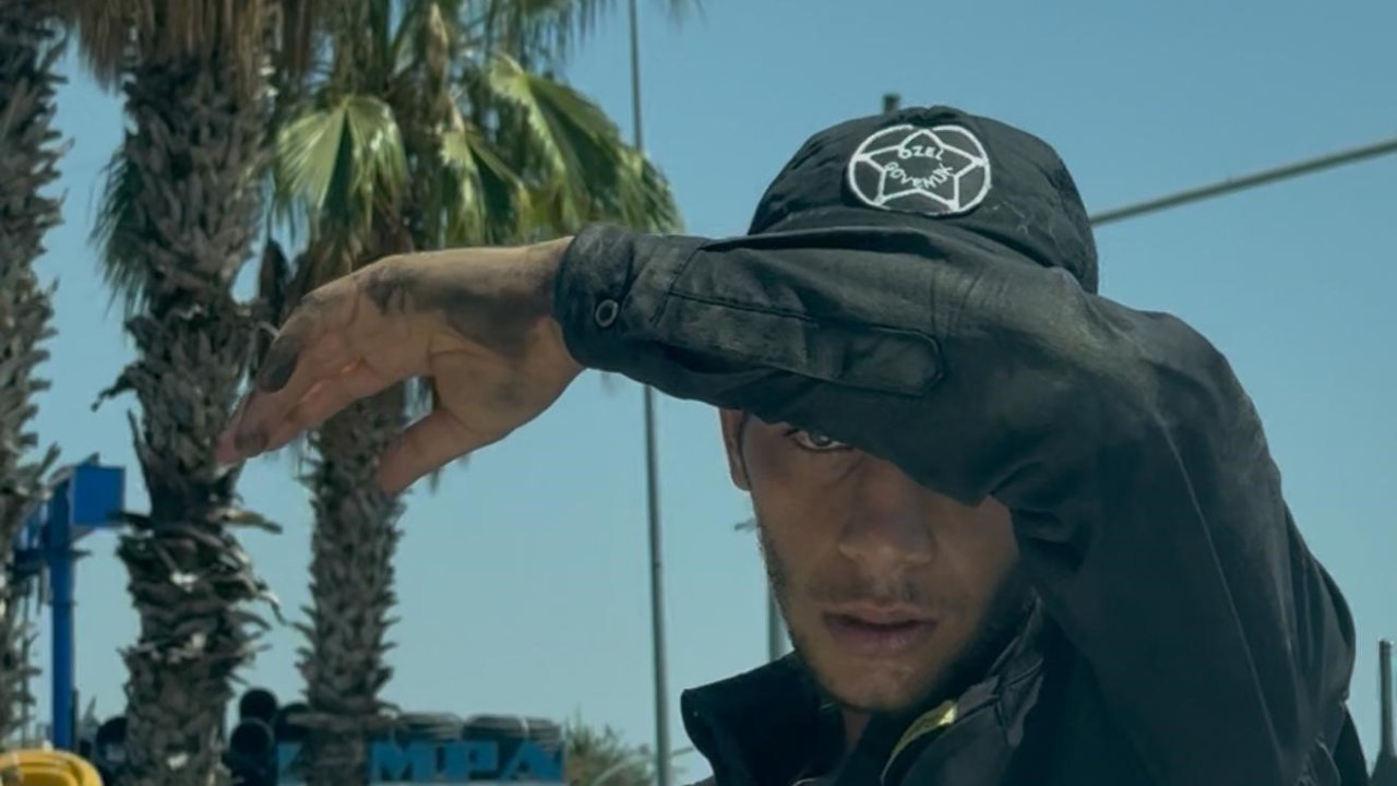 Cam silen şahıslar sürücüleri rahatsız etmeye devam ediyor