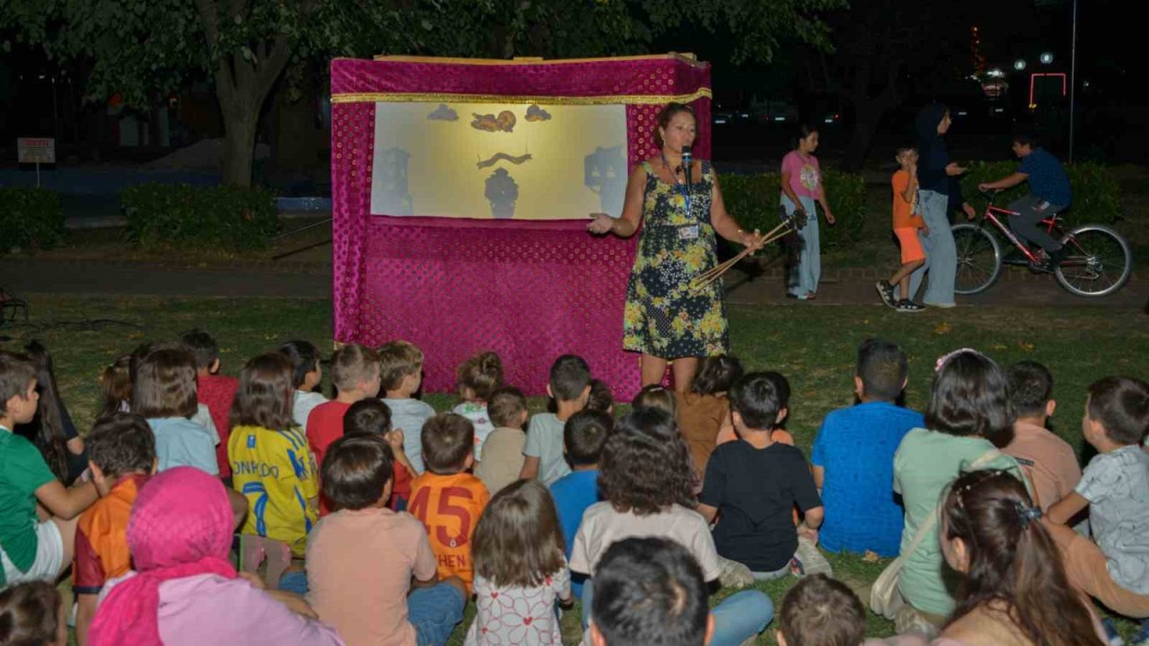 Karagöz Bursalıların gönlüne perde kurdu