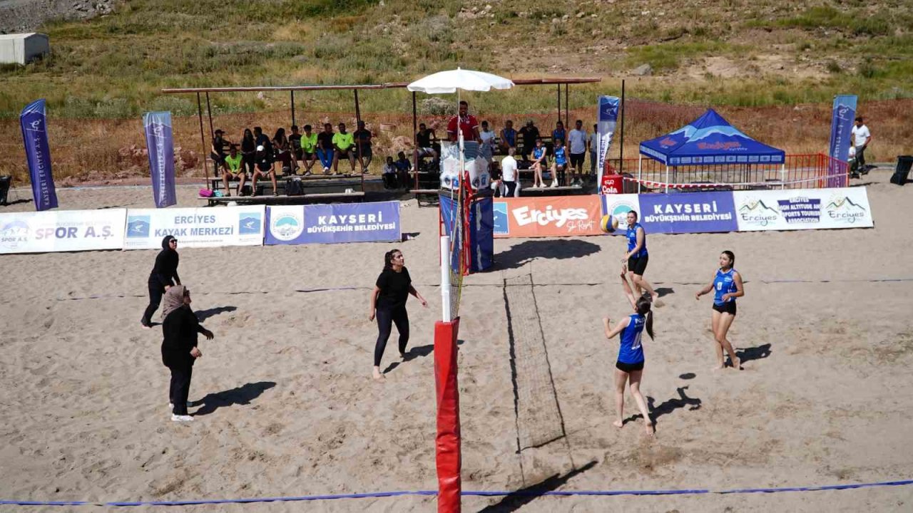 Erciyes’te plaj voleybol turnuvası tamamlandı