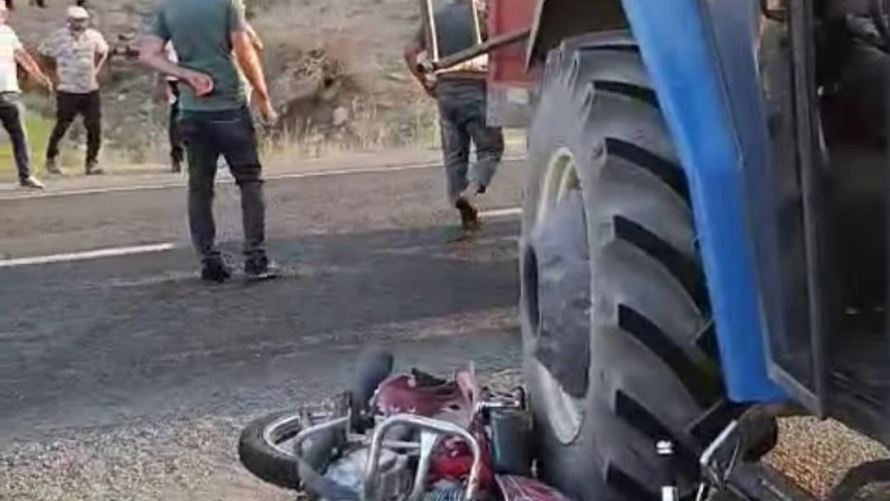 Kağızman’da traktör ile motosiklet çarpıştı: 1 ölü