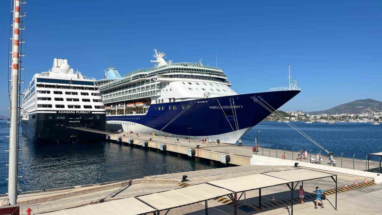 Bodrum’a 2 gemi ile 2 bin 609 turist geldi