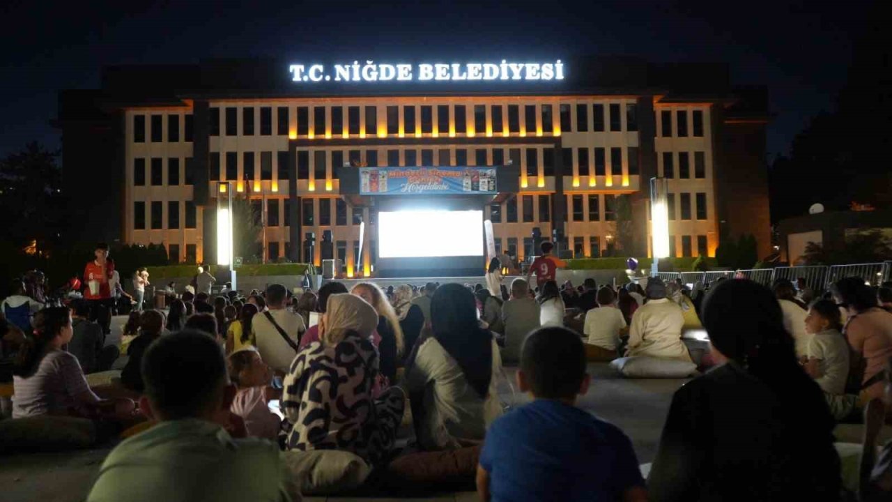 Niğde’de minderli sinema günleri büyük katılımla tamamlandı