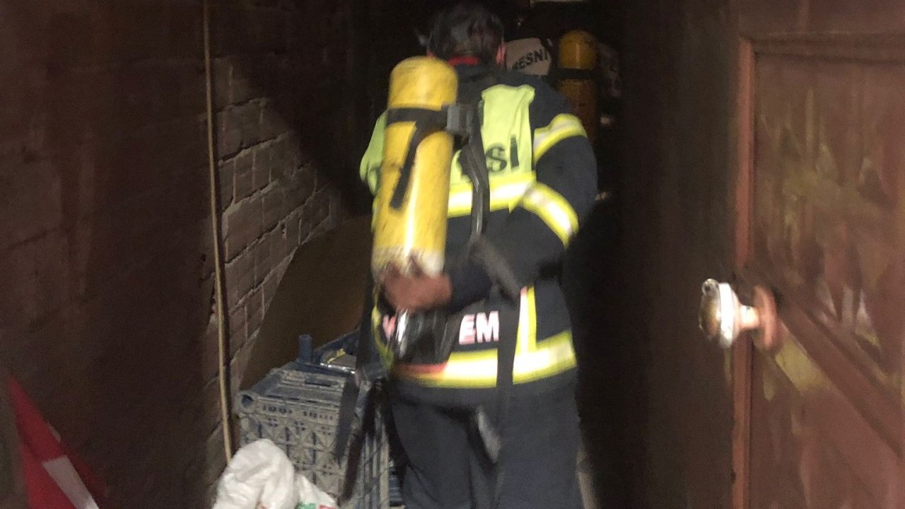 İş yeri bodrumunda çıkan yangın korkuttu