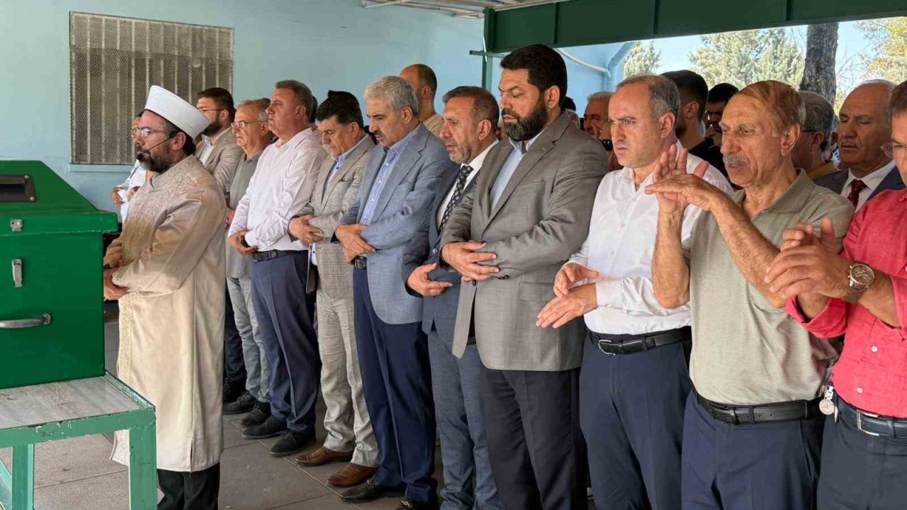 Mersin’deki kazada hayatını kaybeden Farah Diyarbakır’da defnedildi