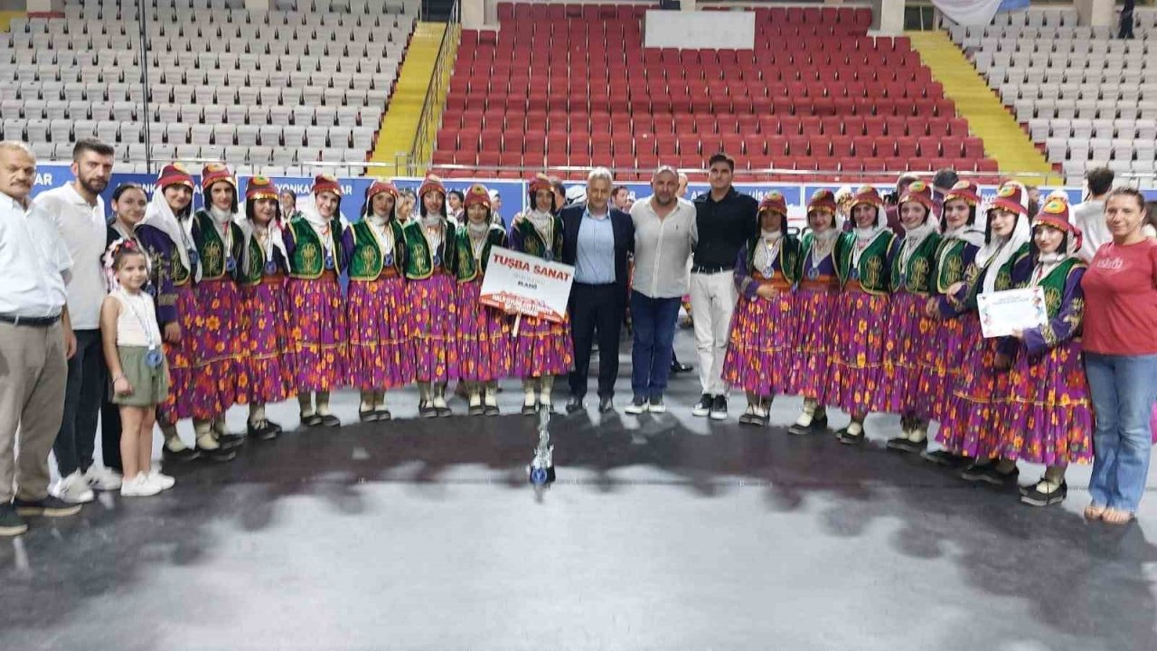 Van Halkoyunları ekibi Türkiye ikincisi oldu