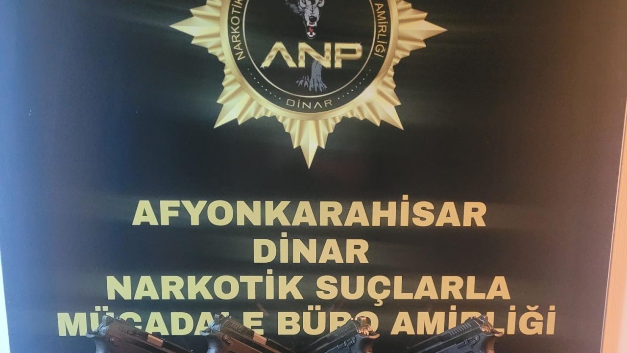 Şüpheli araçta 4 ruhsatsız tabanca ele geçirildi