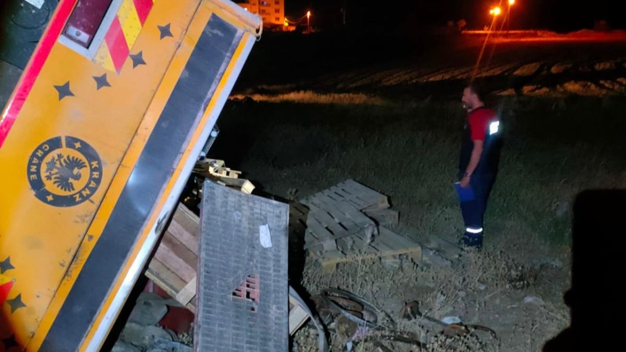 Siirt’te vinç devrildi 1 kişi yaralandı