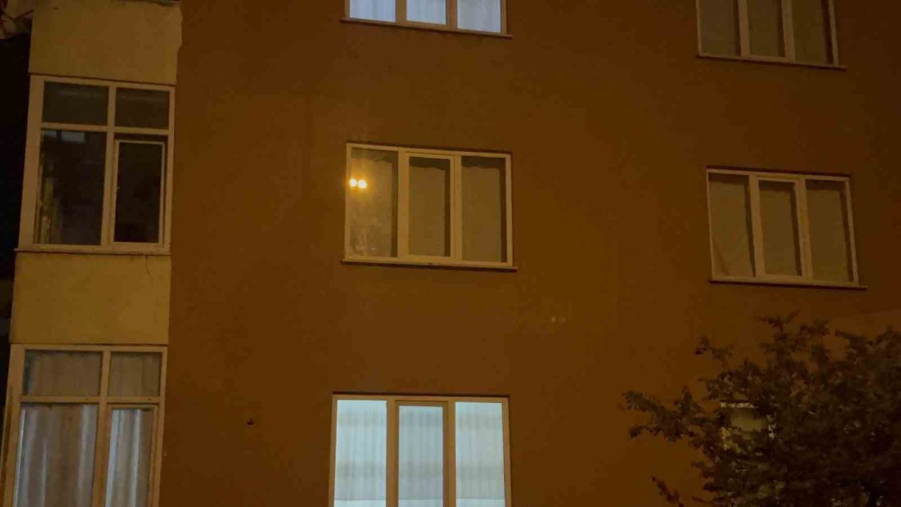 Karısını öldürüp, kendini vurdu