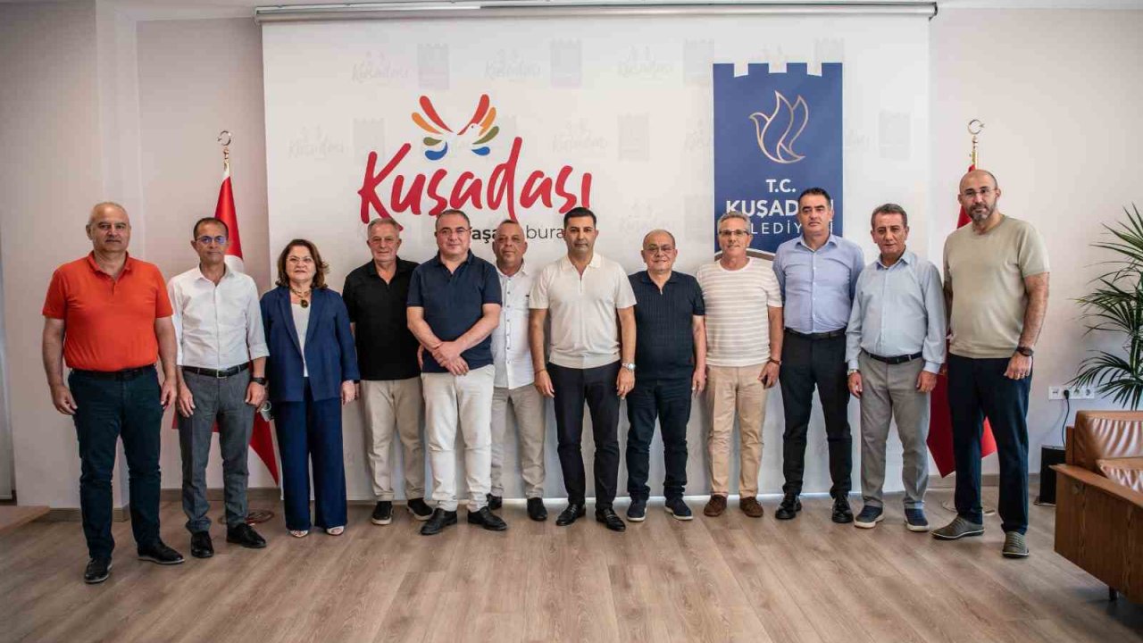 Aydın’daki CHP’li Belediye Başkanları Kuşadası’nda bir araya geldi