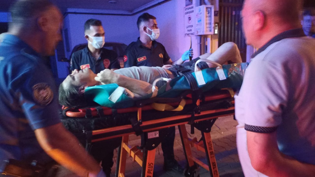 Evde düşen şahsın imdadına polis ve itfaiye ekipleri yetişti