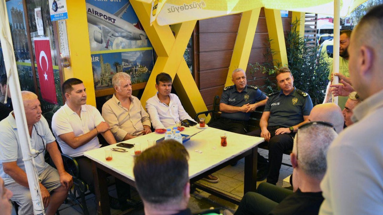 Kuşadası protokolünden arkadaşlarını kaybeden taksicilere taziye ziyareti