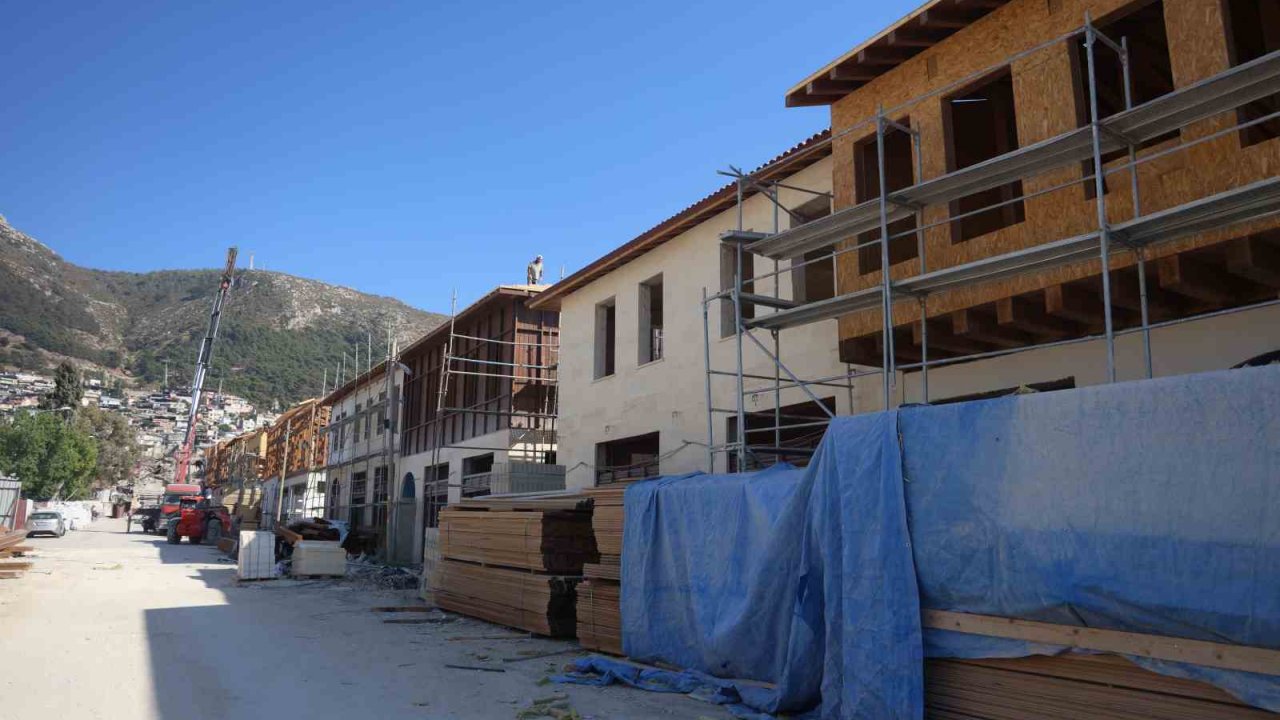 Depremde yerle bir olan Antakya’nın ticaret merkezi yeniden inşa ediliyor