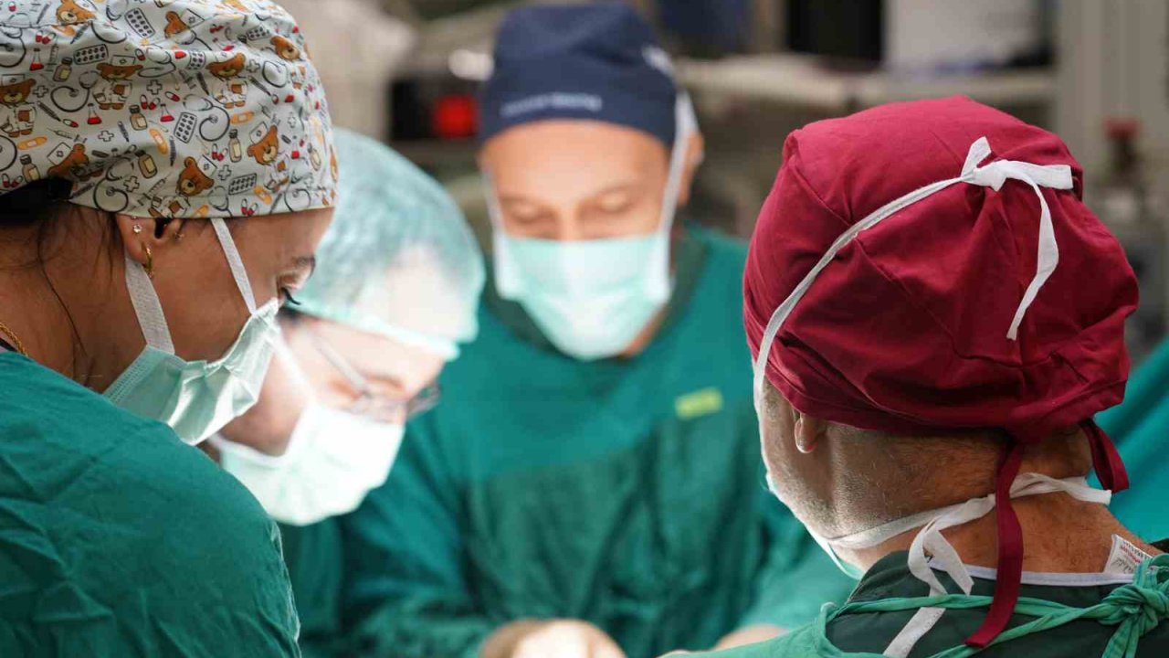 Ağız içinden mukozal yama alınarak idrar kanalı darlığını genişletme ameliyatı yapıldı