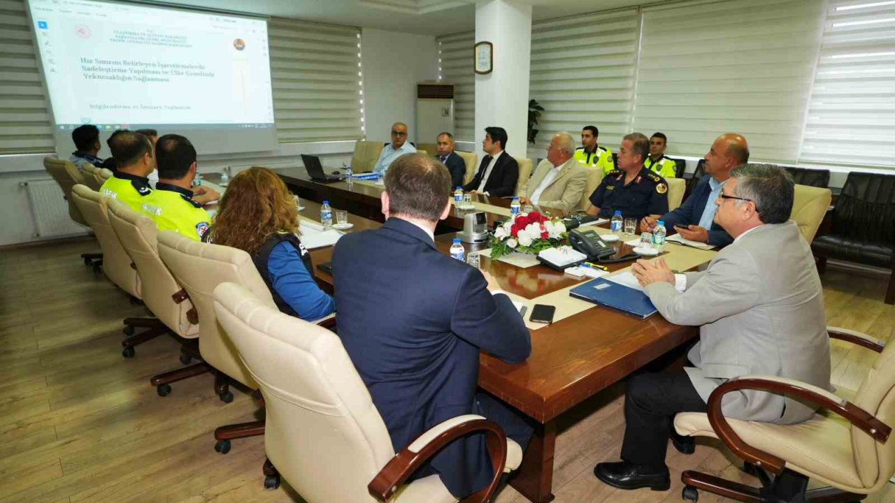 Sinop’ta şehir içi trafik levhaları sadeleşiyor