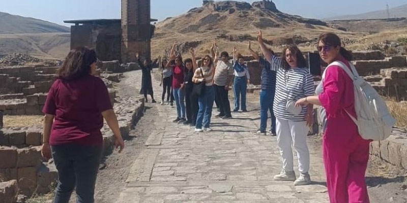 Kars Engelsiz Yaşam Merkezi Bireylerinden Ani Harabeleri Gezisi