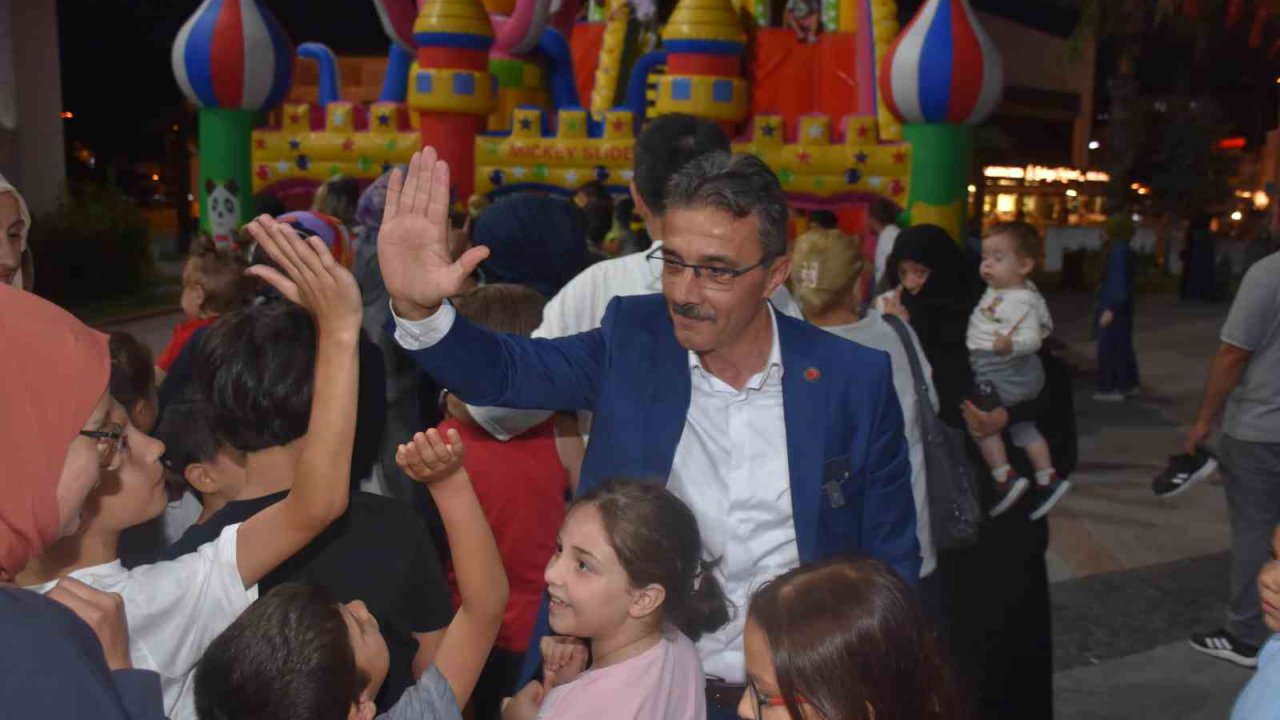 Erenler’de şenlik gecesi: Çocuklar doyasıya eğlendi