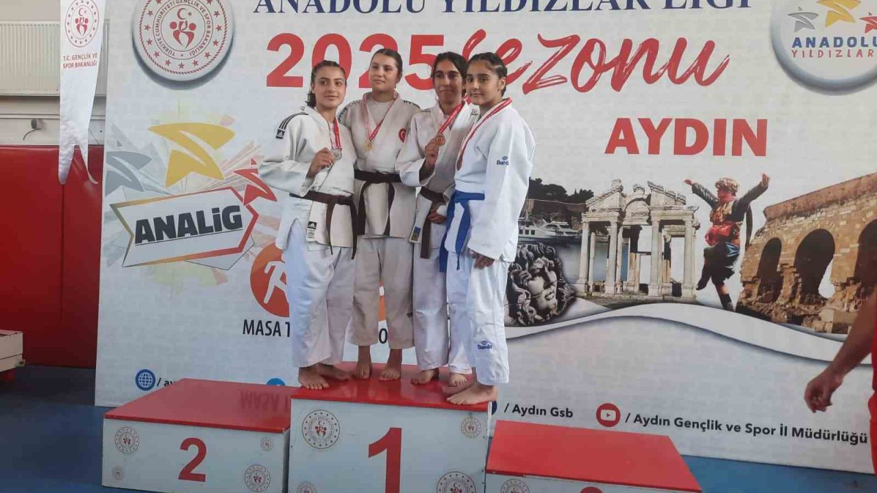 Salihlili judocu Zeynep Sağır, Türkiye üçüncüsü oldu