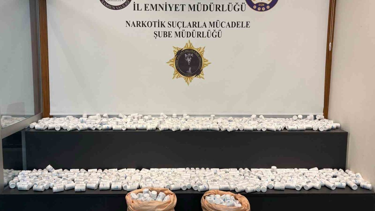 Ahırdaki arı kovanlarının arkasına gizlenen çuvallardan 54 bine yakın uyuşturucu hap çıktı