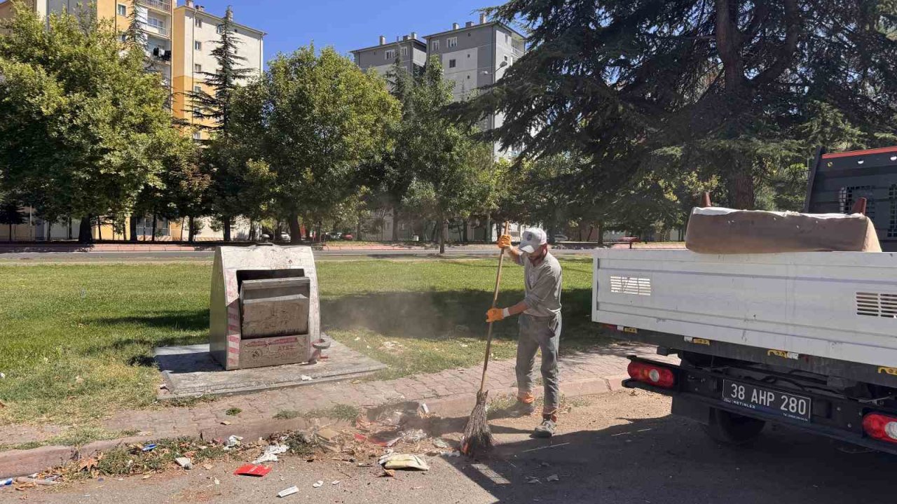 Melikgazi Belediyesi sanayi siteleri ve çevresinde temizlik çalışması yaptı