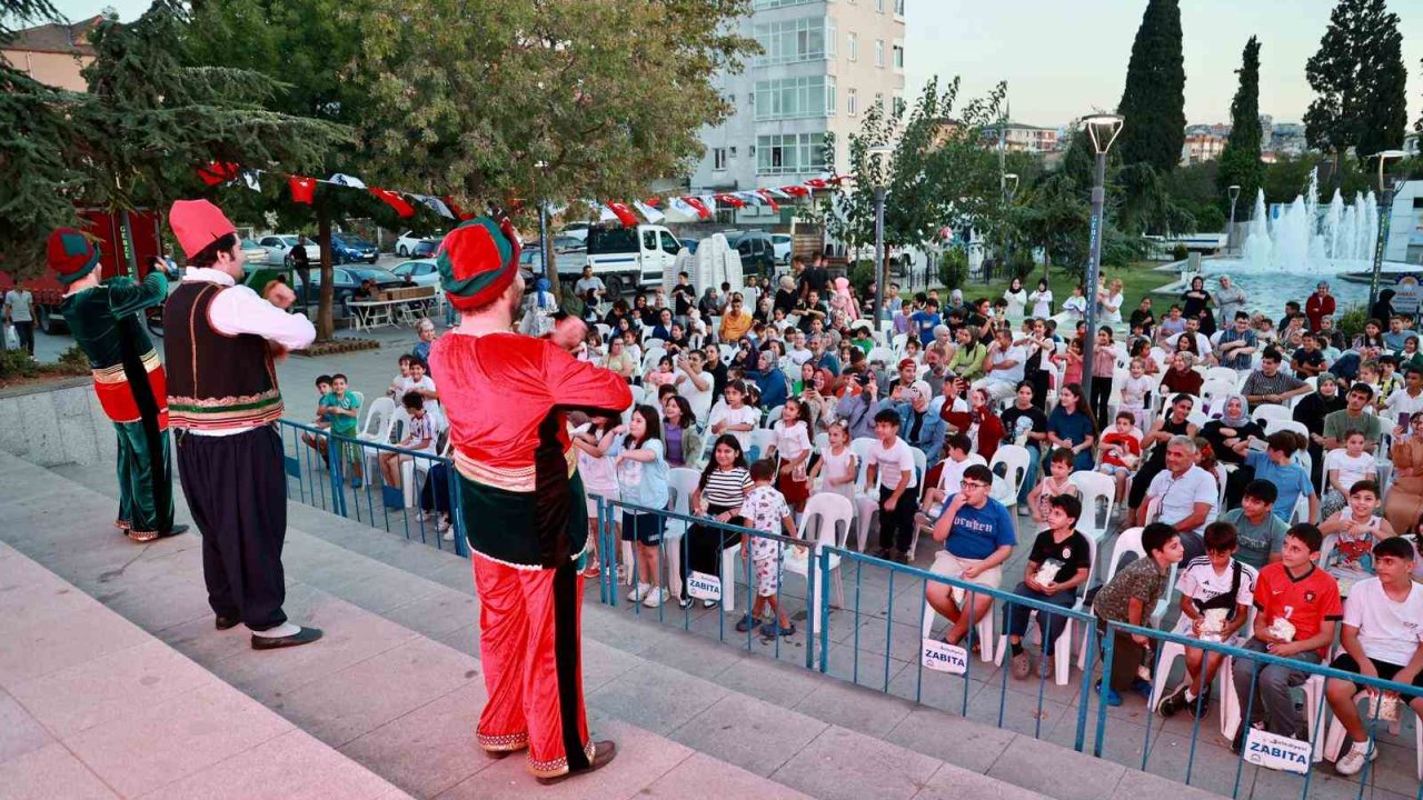 Miniklere açık havada sinema keyfi