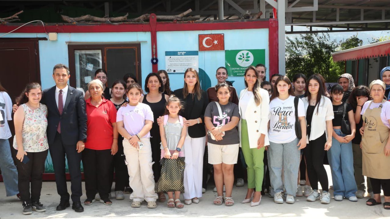 Vali Masatlı’nın eşi, ’Yüreğimizdeki Işık’ projesinde kız çocuklarıyla bir araya geldi