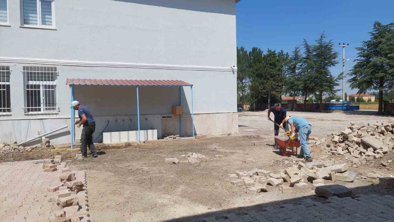 Okul idareci ve çalışanlarından örnek davranış