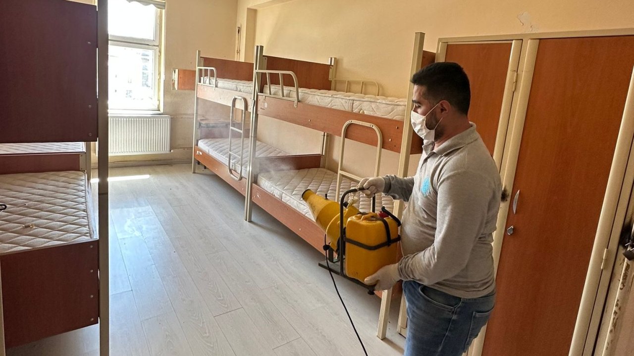 Belediyeden okullarda ilaçlama ve dezenfeksiyon