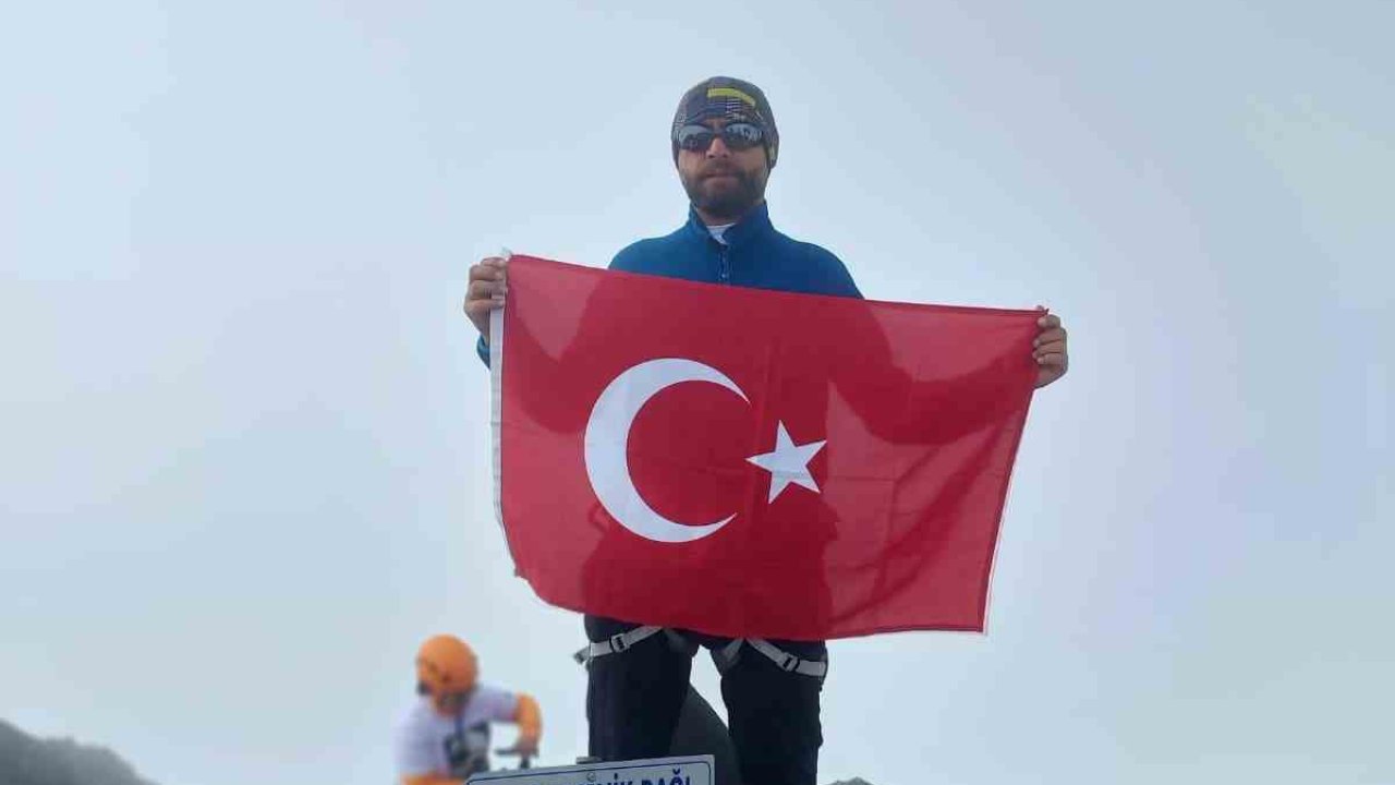 Eskişehir AFAD personeli Verçenik Dağı zirvesine ulaştı