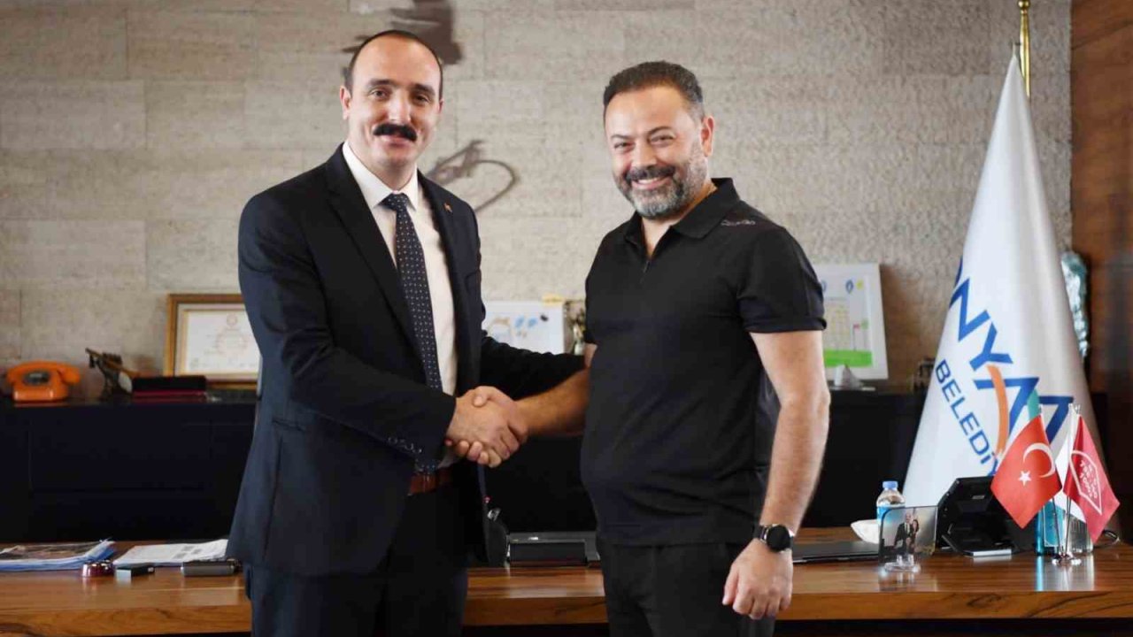 Fesli Efe’nin hikayelerinden Konyaaltı’na iki türkü yapıldı