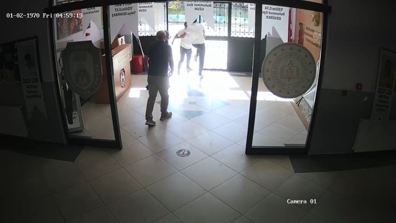 Sahte beyan ile işlem yapmak isteyen veli okul idaresine bıçakla saldırdı