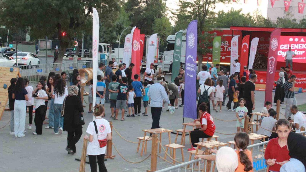 Türkiye Geleneksel Spor Dalları Federasyonu’nun "Geleneksel Oyun Tırı" Siirt’te