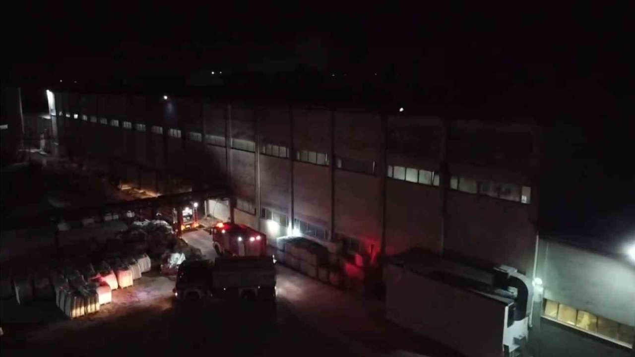 Balıkesir’de kağıt fabrikasında yangın