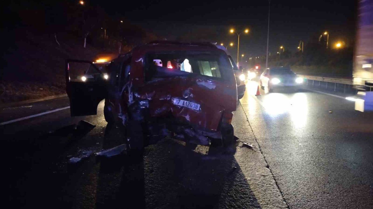 Sultanbeyli’de 2 minibüs çarpıştı: 9 yaralı