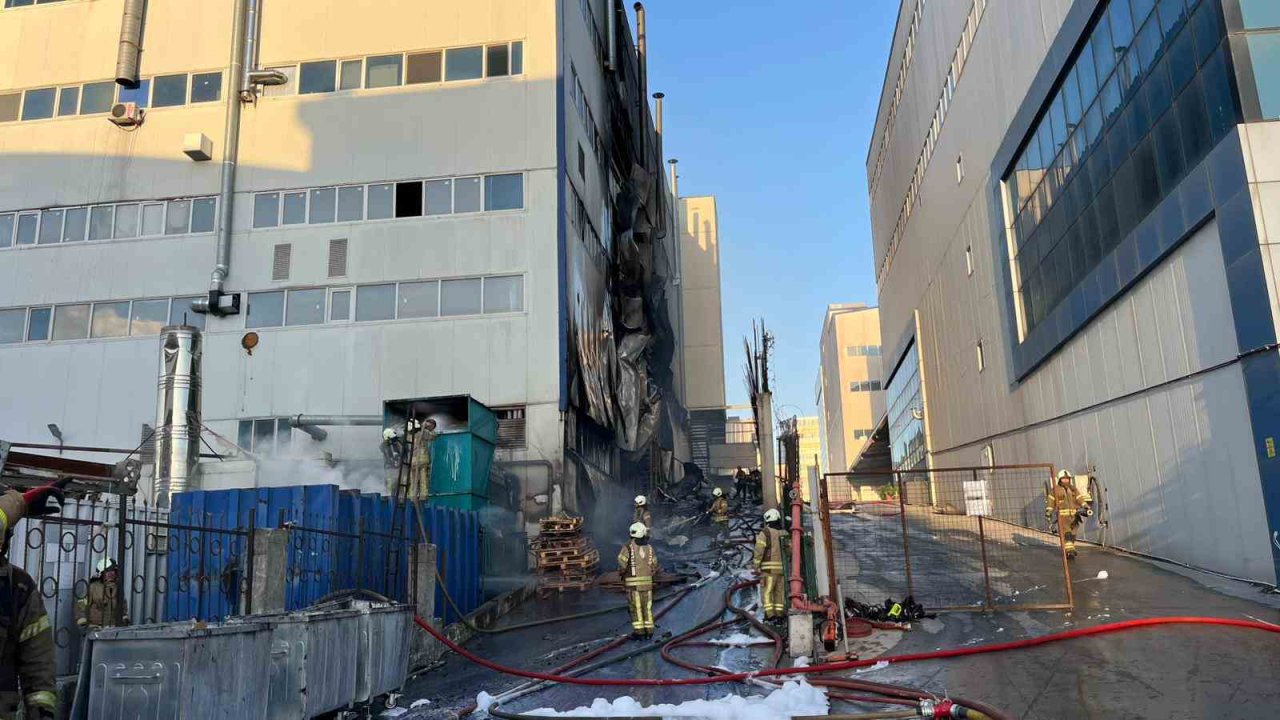 Arnavutköy’deki fabrika yangını kontrol altına alındı