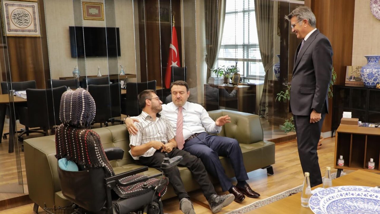 Vali Musa Işın, engelli vatandaşı makamında kabul etti