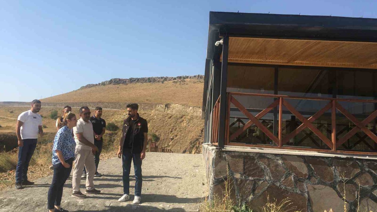 Susuz Şelalesi’nde çevre düzenlemesi yapılıyor