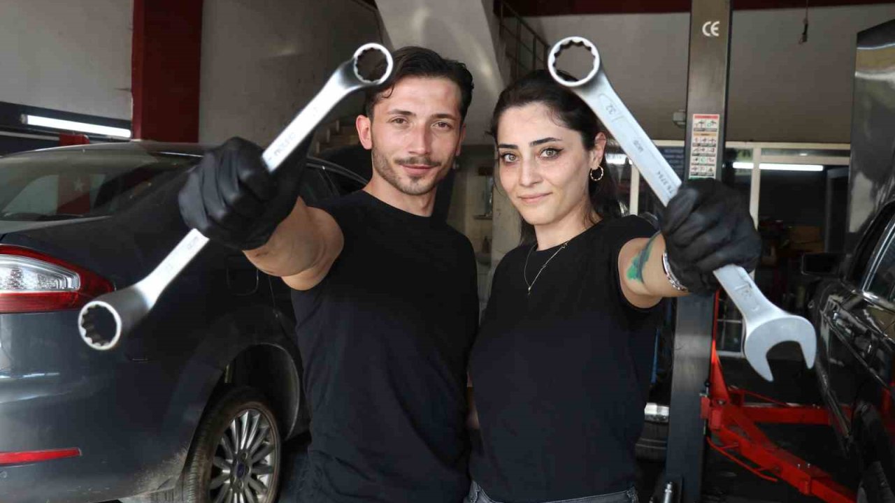 Eleman bulmakta sıkıntı çekti, eşini yanına alıp usta olarak yetiştirdi