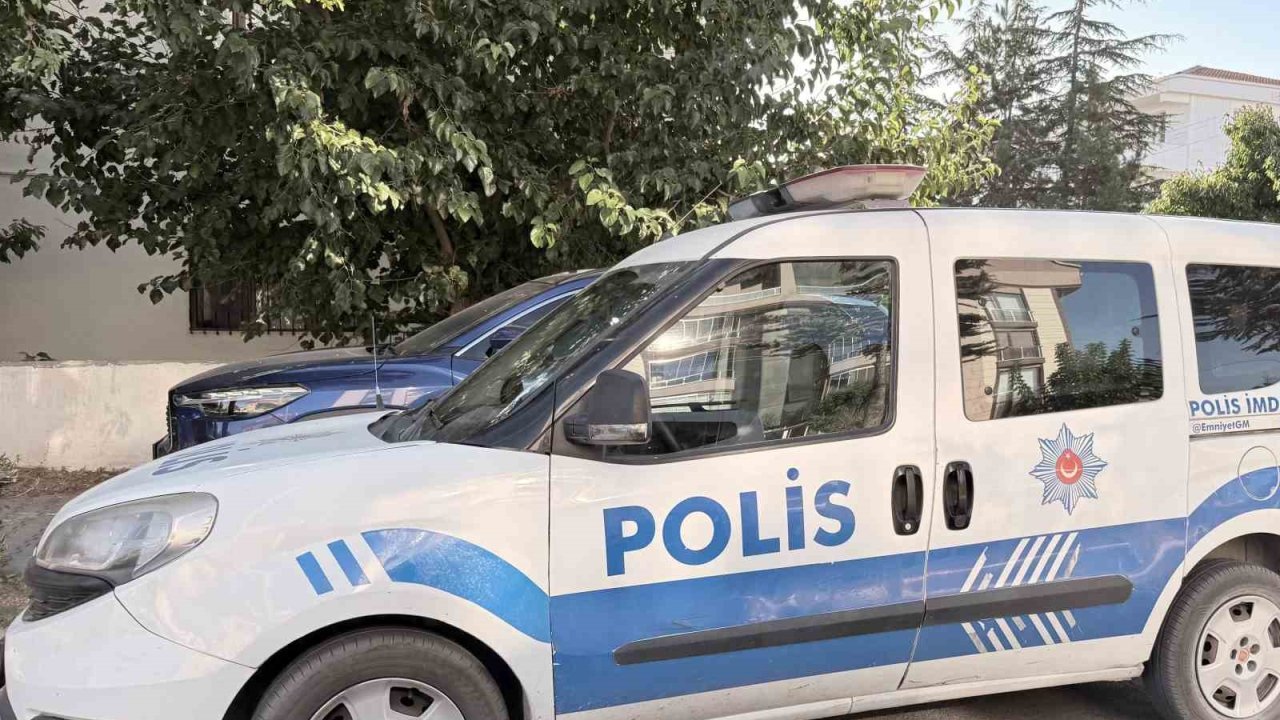 Evinin önünde silahlı saldırıya uğrayan şahıs yaralandı