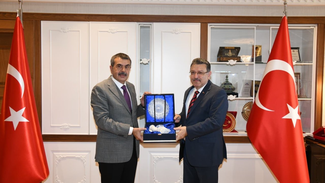 Milli Eğitim Bakanı Yusuf Tekin’den Trabzon Büyükşehir Belediyesi’ne ziyaret