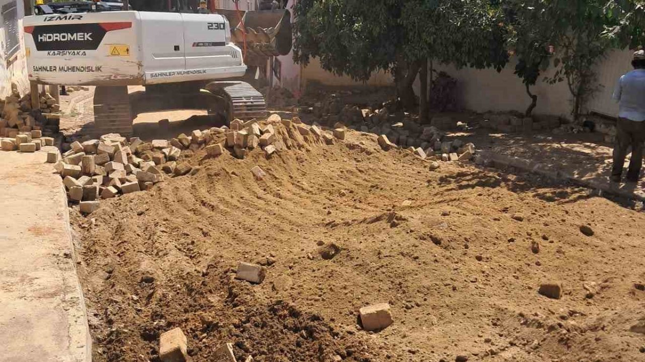 Sultanhisar’da yol yenileme çalışmaları devam ediyor