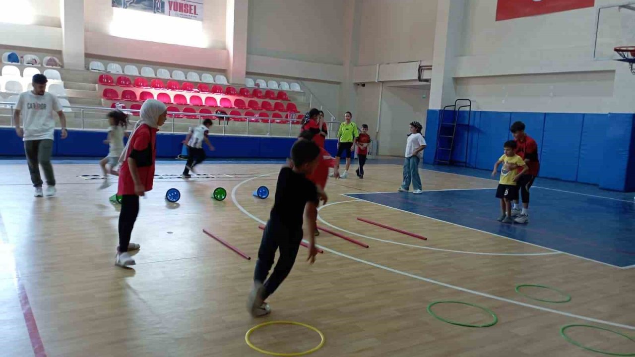 Korkut’ta kort tenisi antrenmanları devam ediyor