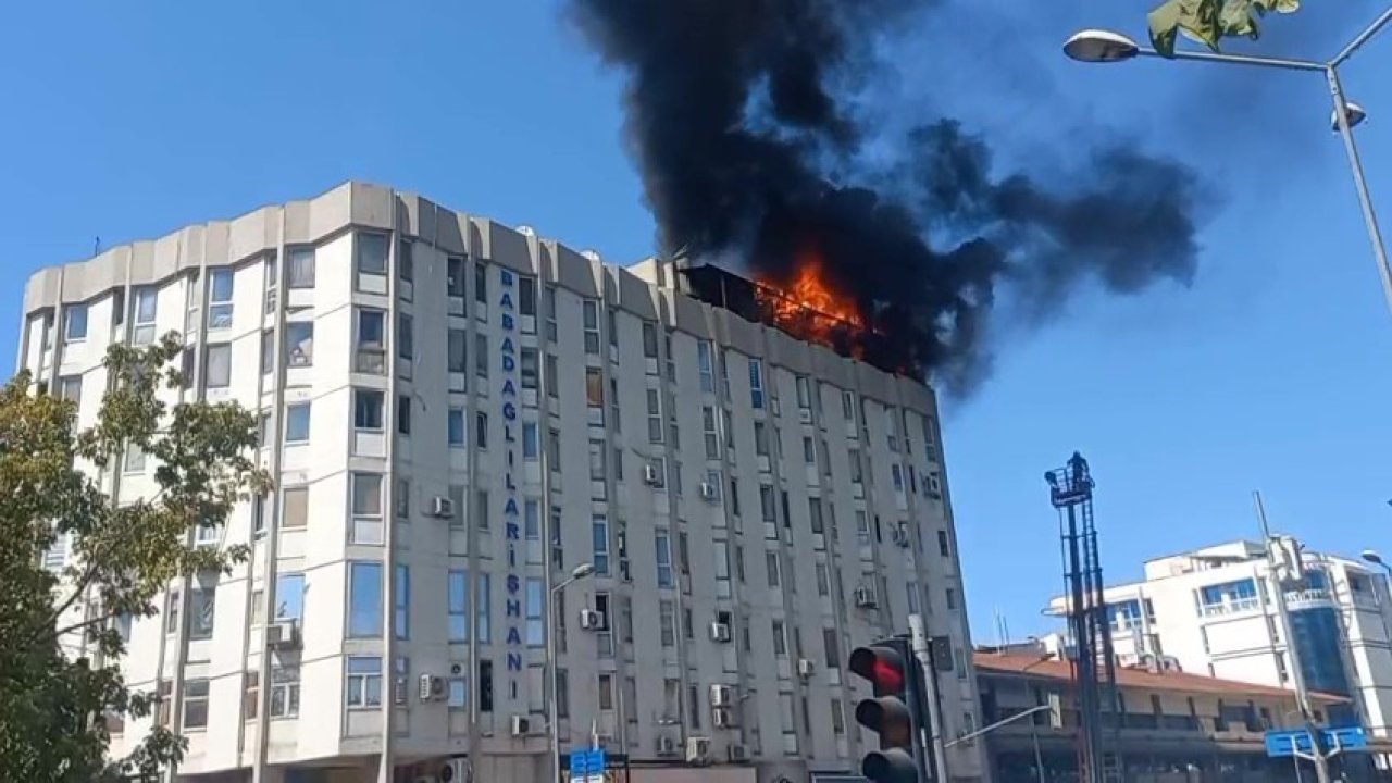 Tarihi çarşının çatısı alevlere teslim oldu