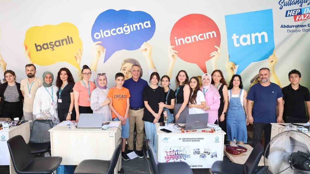 Sultangazi Belediyesi Eğitime Destek Akademisi’nde eğitim gören 696 öğrenci üniversiteli oldu