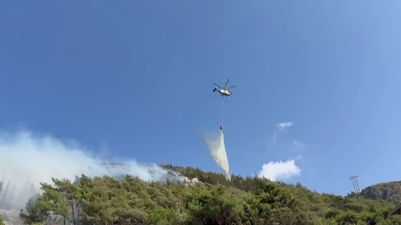 Hatay’da orman yangınına havadan ve karadan müdahale sürüyor