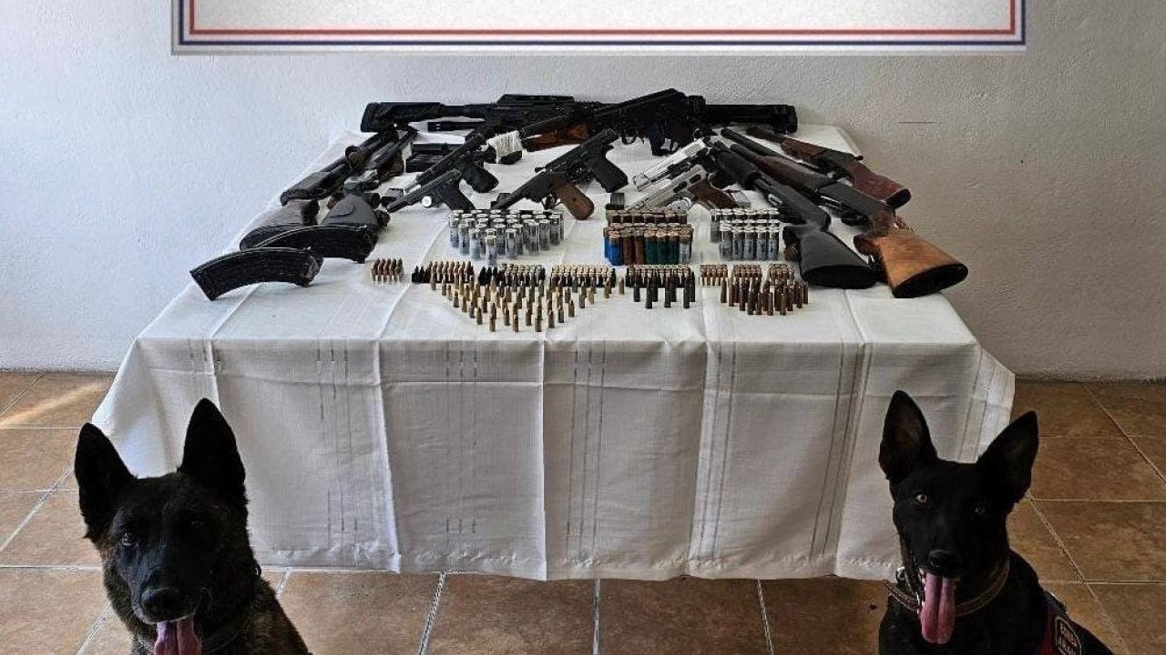 Kağızman’da çok sayıda silah ve mühimmat ele geçirildi
